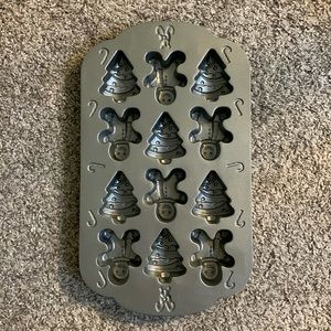 Christmas themed bakeware